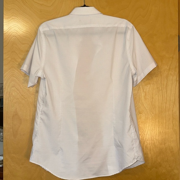 Express Men’s Wrinkle-Resistant Everyday Performance Dress Shirt - Picture 4 of 5